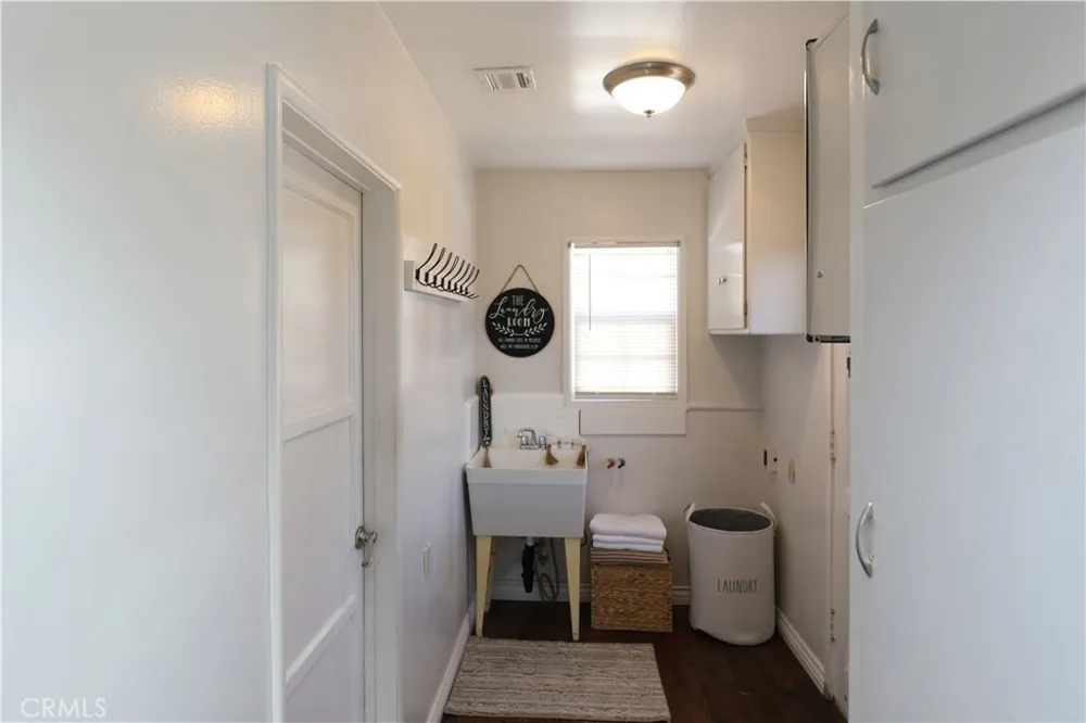 910 W Heather La Habra, CA 90631