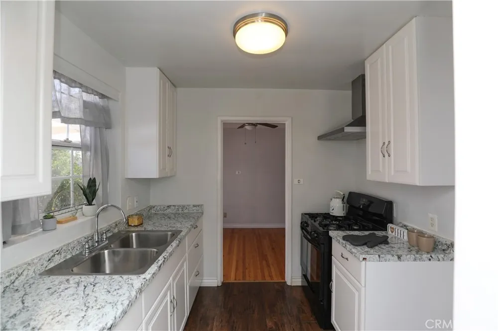 910 W Heather La Habra, CA 90631