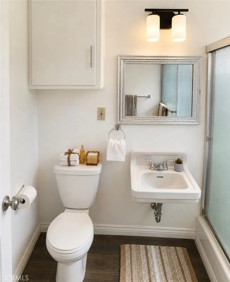 910 W Heather La Habra, CA 90631