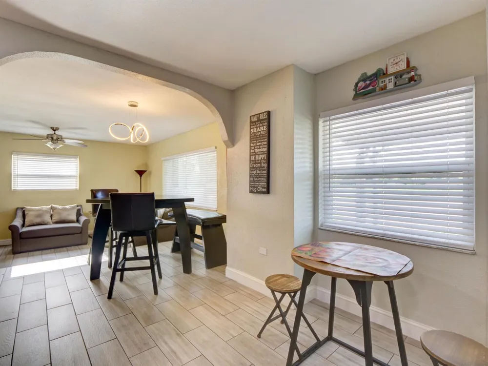 1915 E LAKE DRIVE 