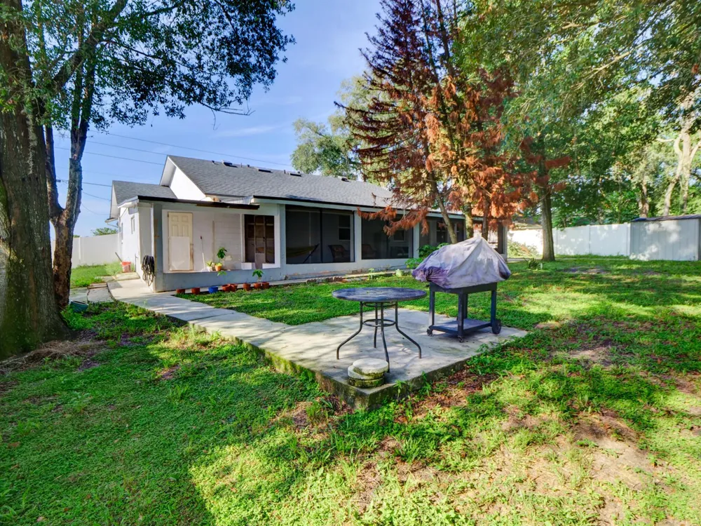 1915 E LAKE DRIVE 