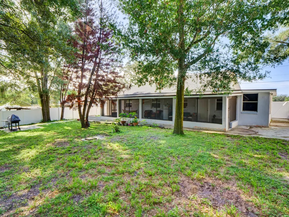 1915 E LAKE DRIVE 