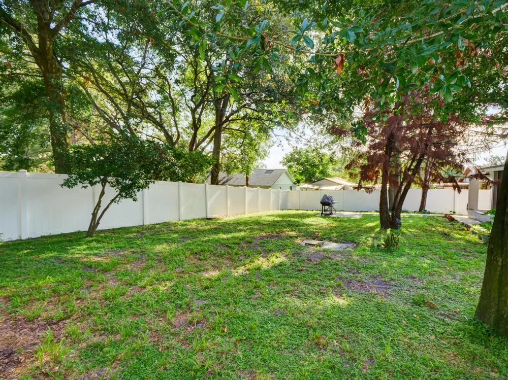 1915 E LAKE DRIVE 