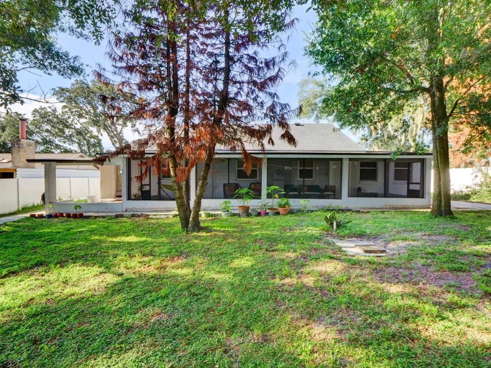 1915 E LAKE DRIVE 