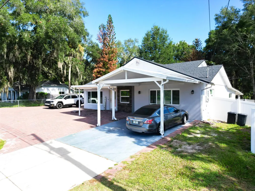 1915 E LAKE DRIVE 