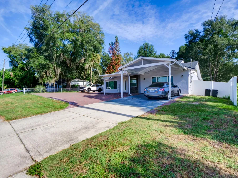 1915 E LAKE DRIVE 