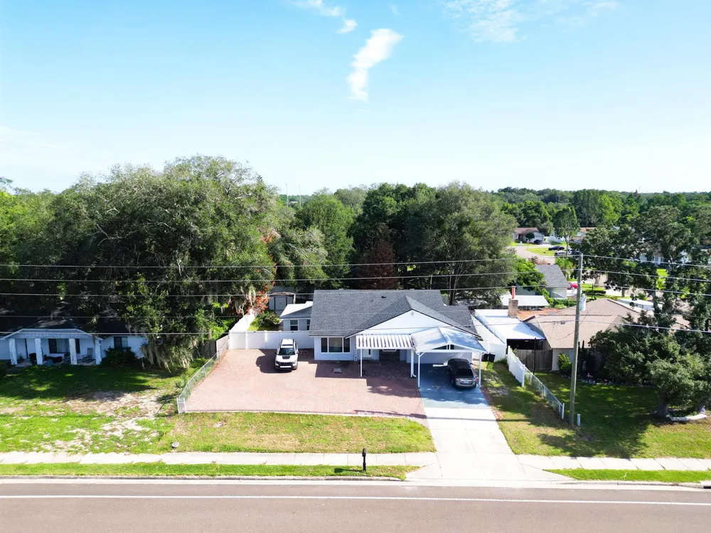 1915 E LAKE DRIVE 