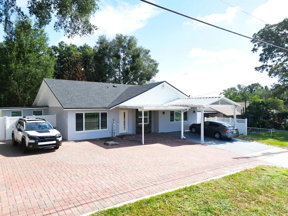 1915 E LAKE DRIVE 
