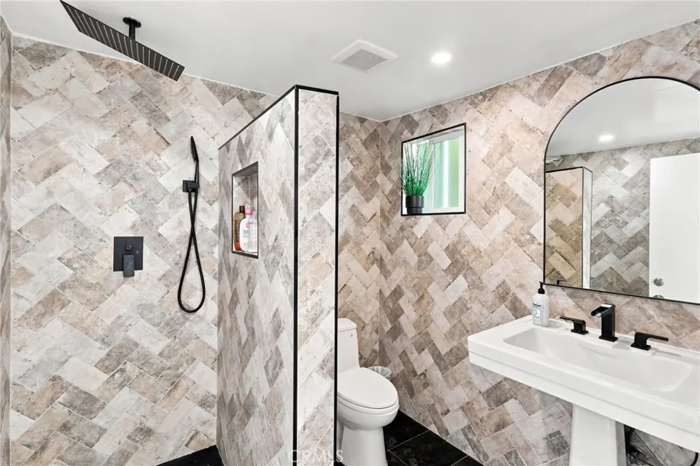 124 Grand Oaks Glendora, CA 91741