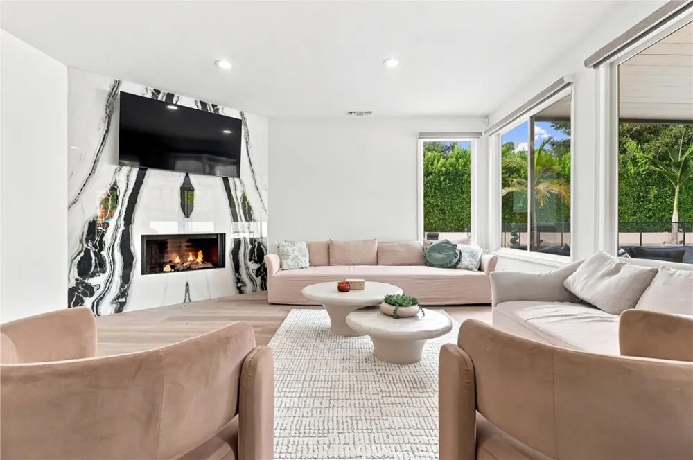 124 Grand Oaks Glendora, CA 91741