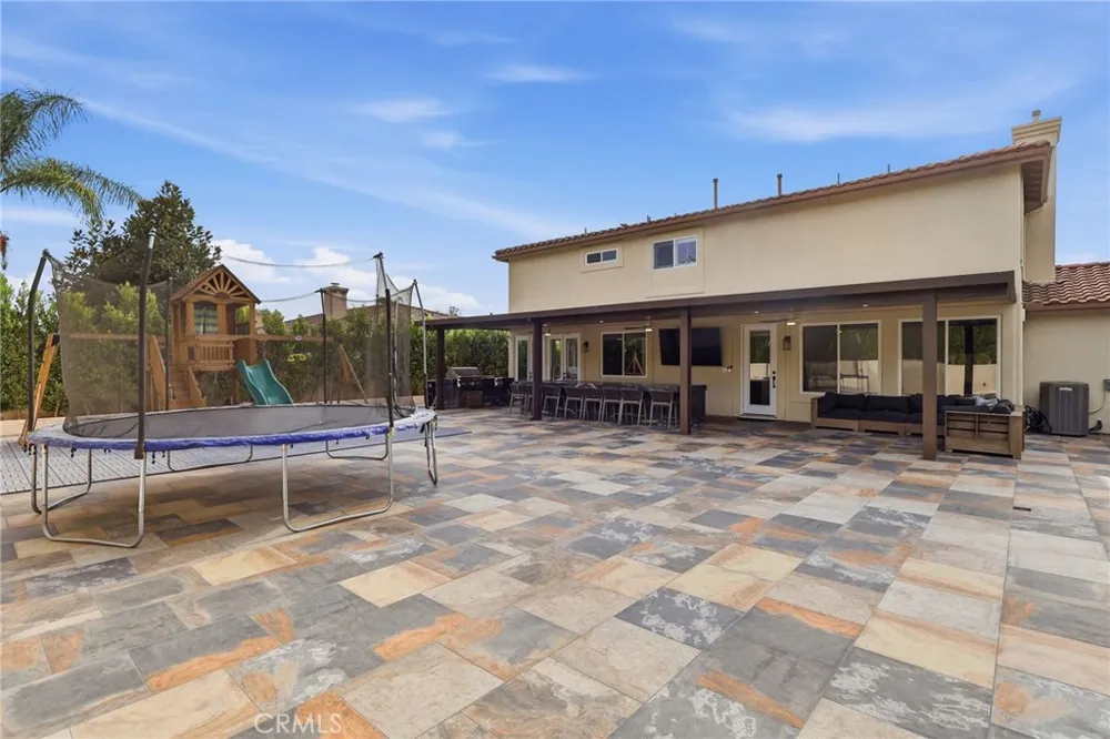 124 Grand Oaks Glendora, CA 91741