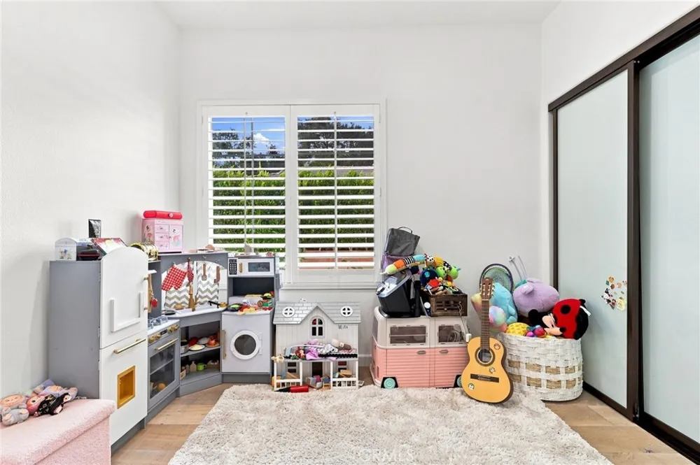 124 Grand Oaks Glendora, CA 91741