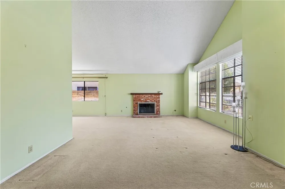 8824 Sari Avenue Northridge, CA 91343