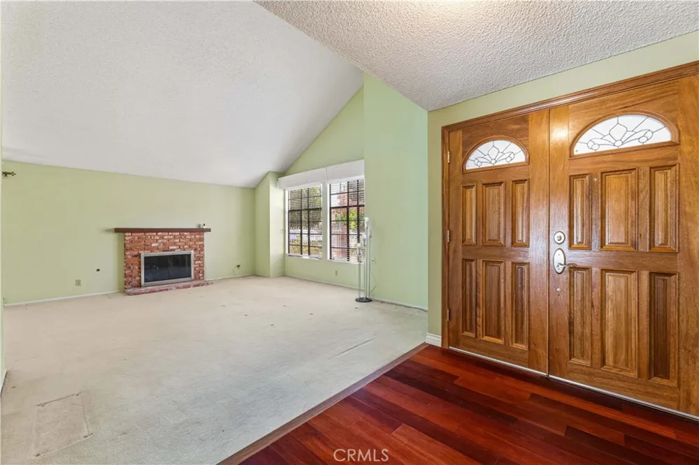 8824 Sari Avenue Northridge, CA 91343