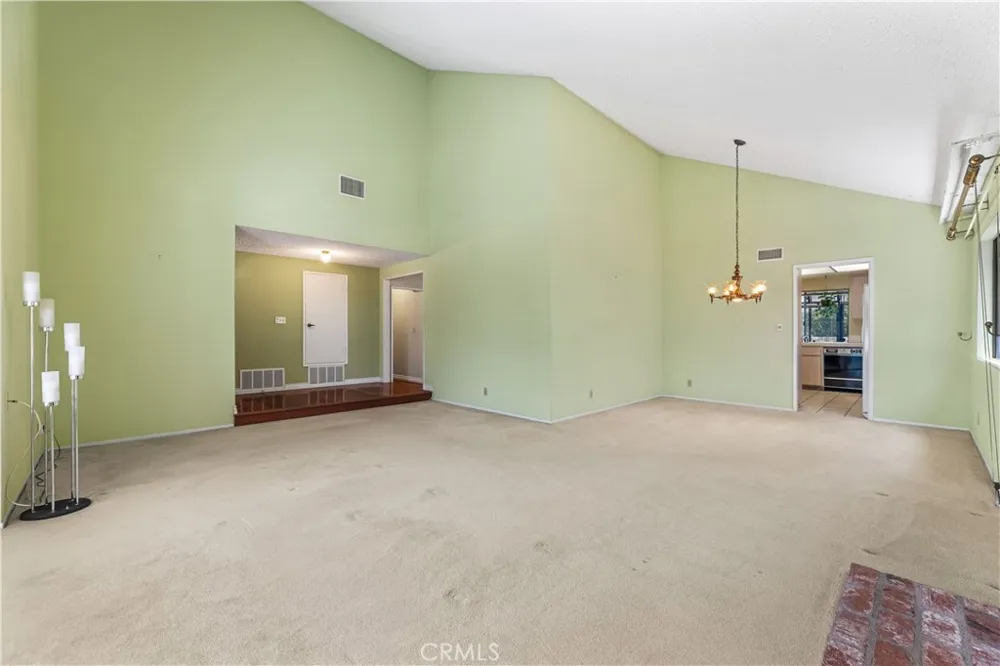 8824 Sari Avenue Northridge, CA 91343