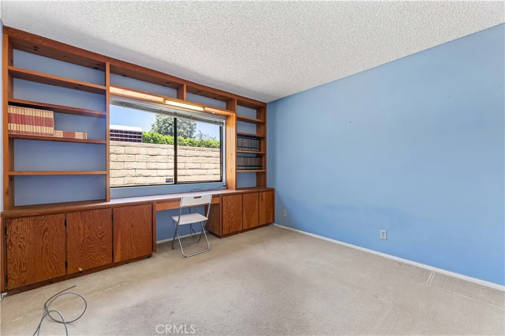 8824 Sari Avenue Northridge, CA 91343