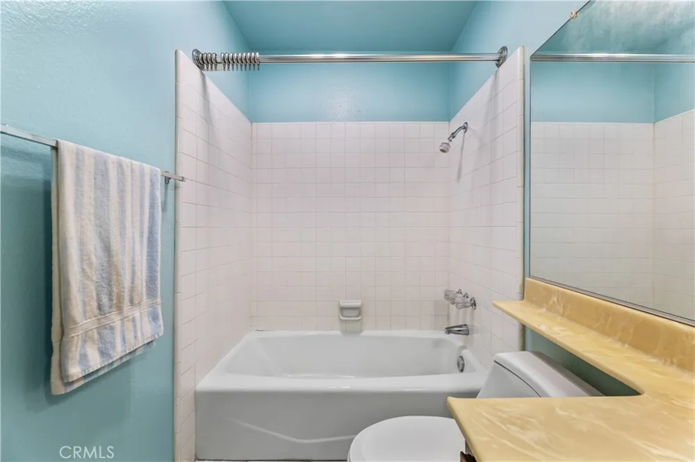 8824 Sari Avenue Northridge, CA 91343