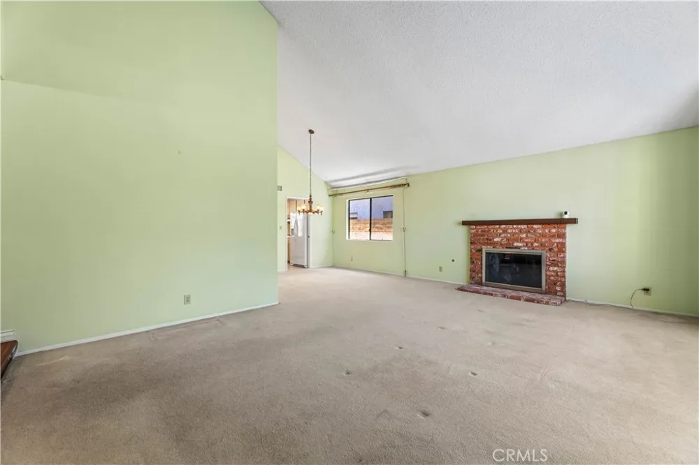 8824 Sari Avenue Northridge, CA 91343
