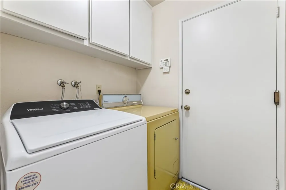 8824 Sari Avenue Northridge, CA 91343