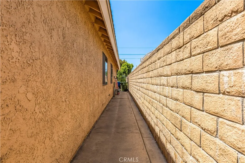 8824 Sari Avenue Northridge, CA 91343
