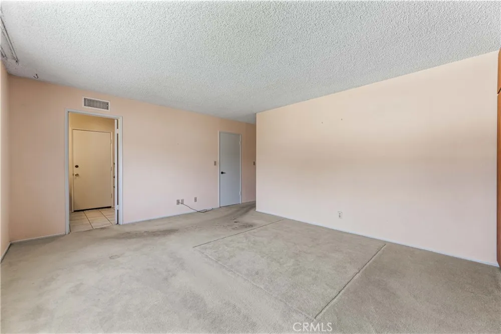 8824 Sari Avenue Northridge, CA 91343