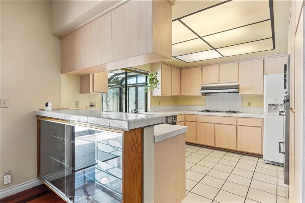 8824 Sari Avenue Northridge, CA 91343