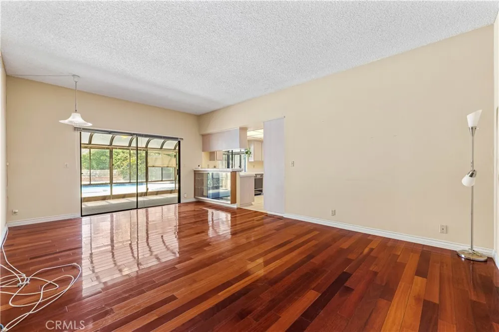 8824 Sari Avenue Northridge, CA 91343