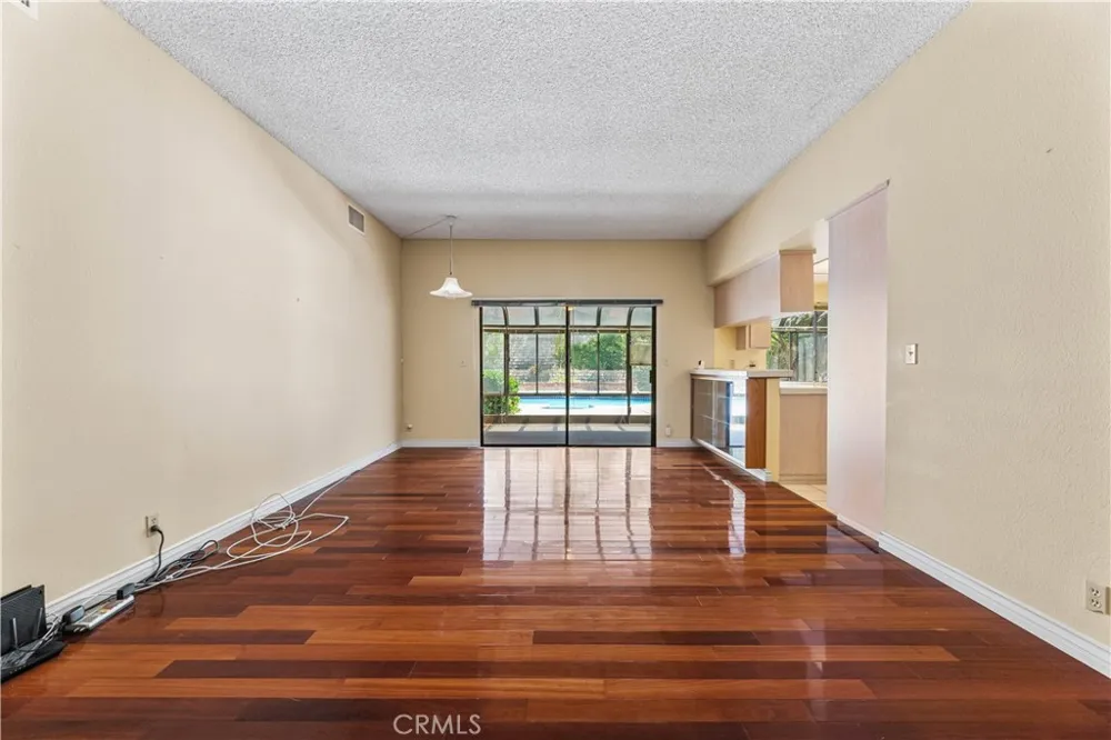 8824 Sari Avenue Northridge, CA 91343