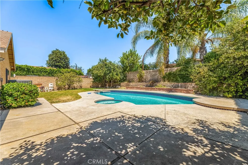 8824 Sari Avenue Northridge, CA 91343