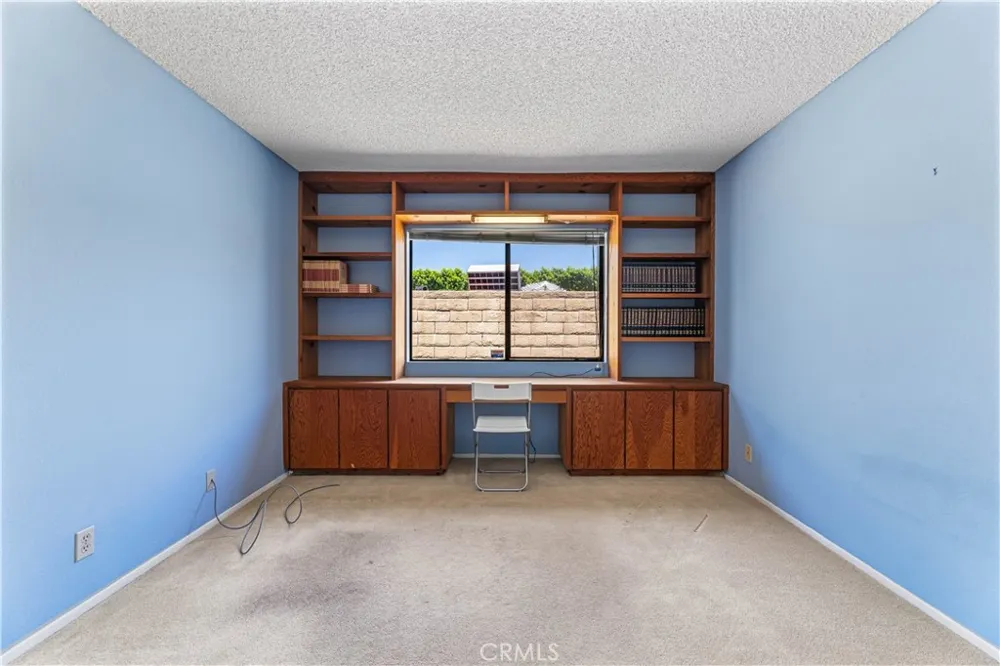 8824 Sari Avenue Northridge, CA 91343
