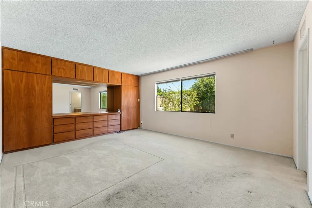 8824 Sari Avenue Northridge, CA 91343