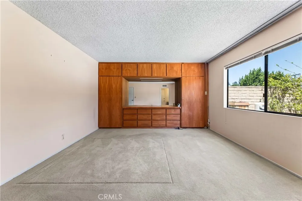 8824 Sari Avenue Northridge, CA 91343