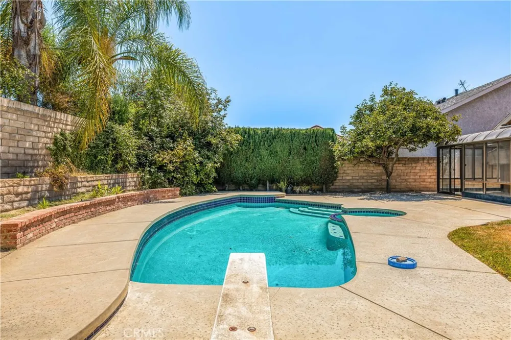 8824 Sari Avenue Northridge, CA 91343