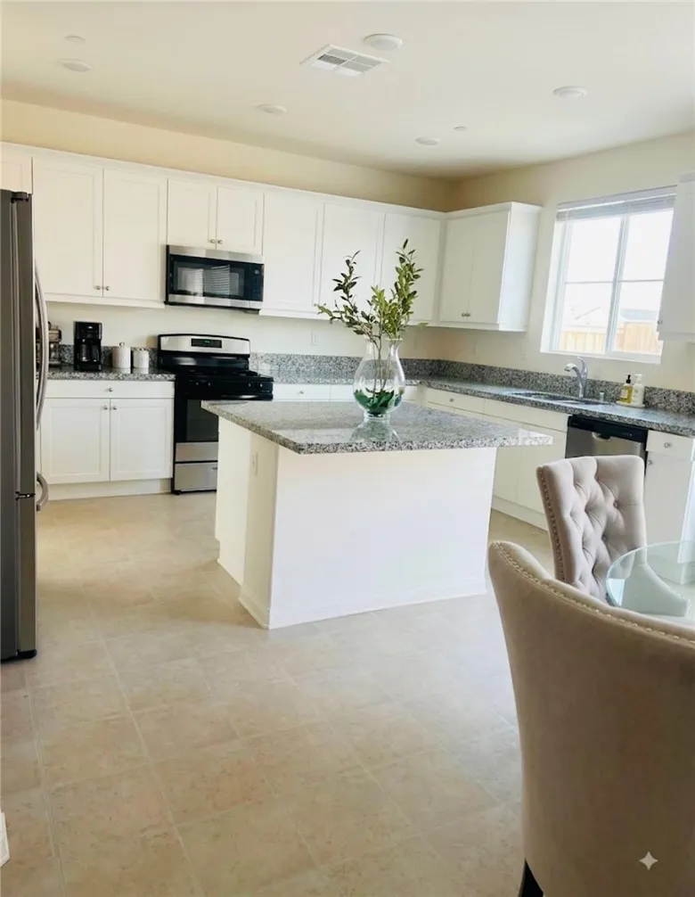 12588 Ojo Caliente Street Victorville, CA 92392