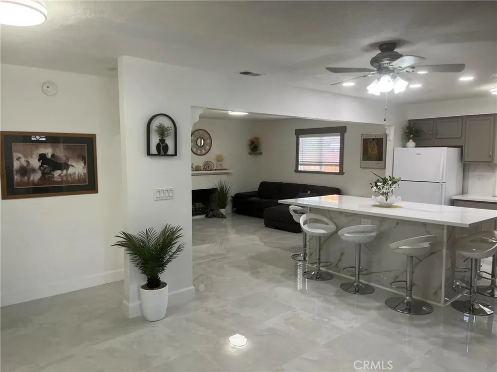 2734 Grove La Verne, CA 91750