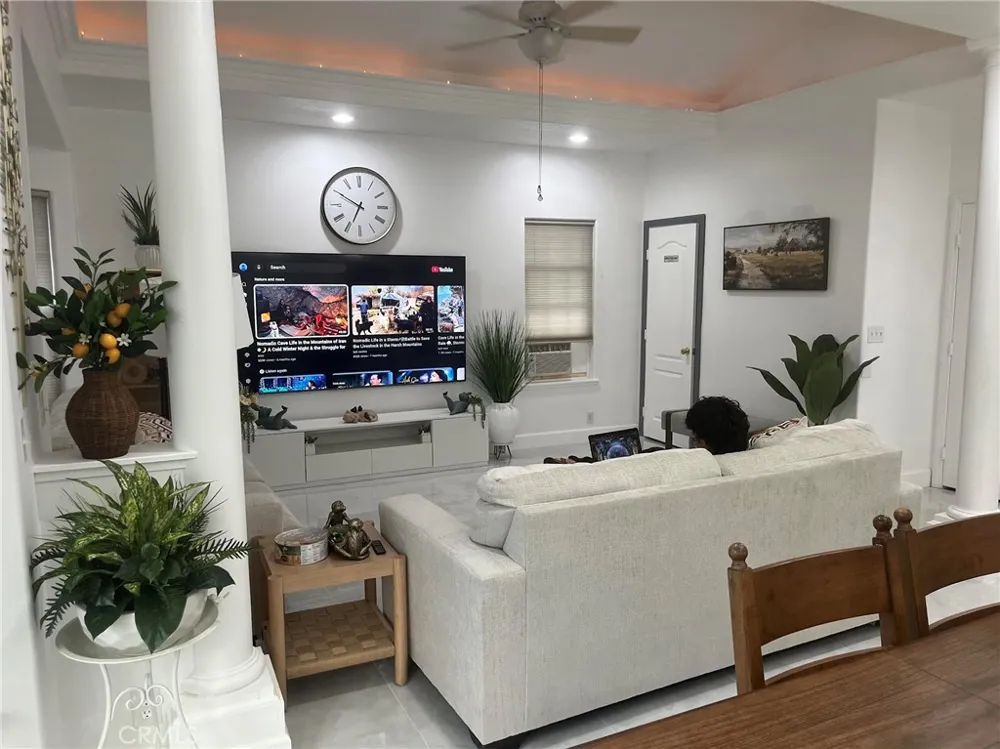 2734 Grove La Verne, CA 91750