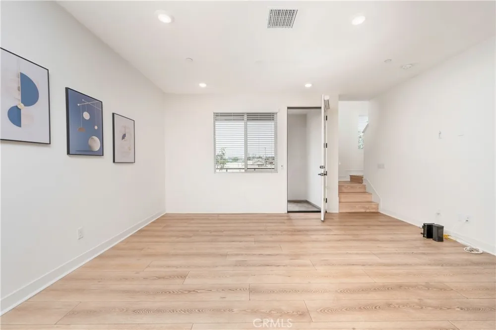 1065 Sage Gardena, CA 90247