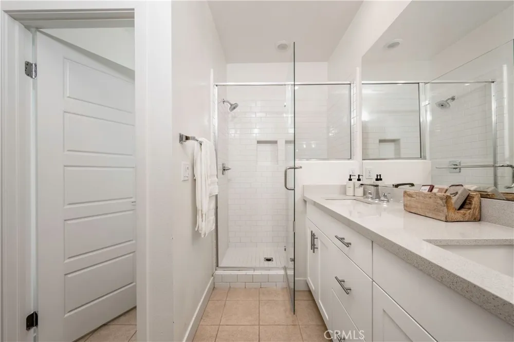 1065 Sage Gardena, CA 90247
