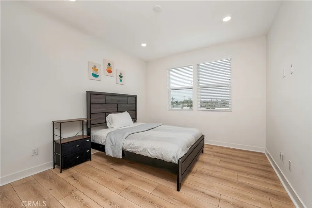 1065 Sage Gardena, CA 90247