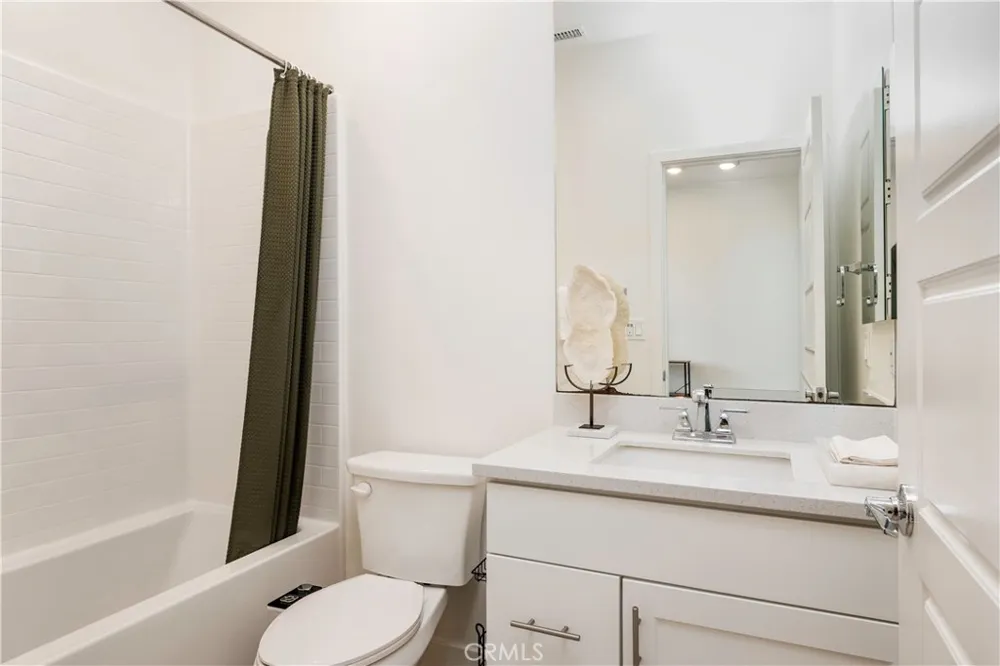 1065 Sage Gardena, CA 90247