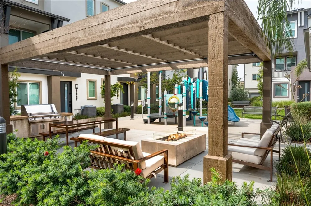 1065 Sage Gardena, CA 90247
