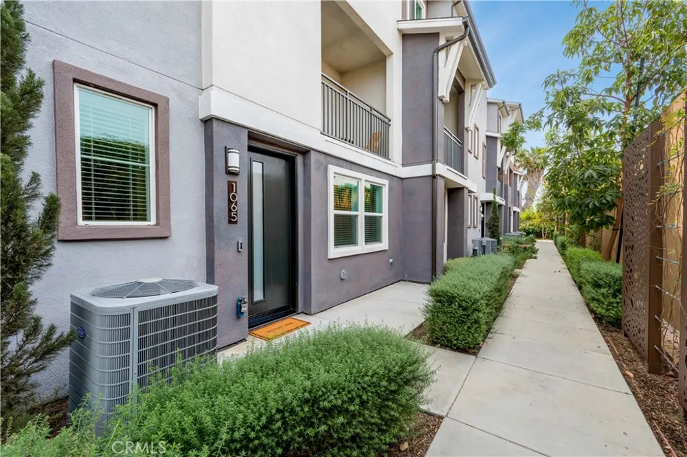 1065 Sage Gardena, CA 90247