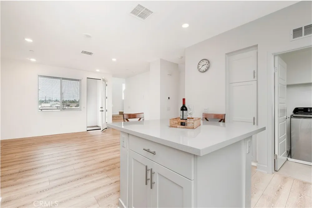 1065 Sage Gardena, CA 90247