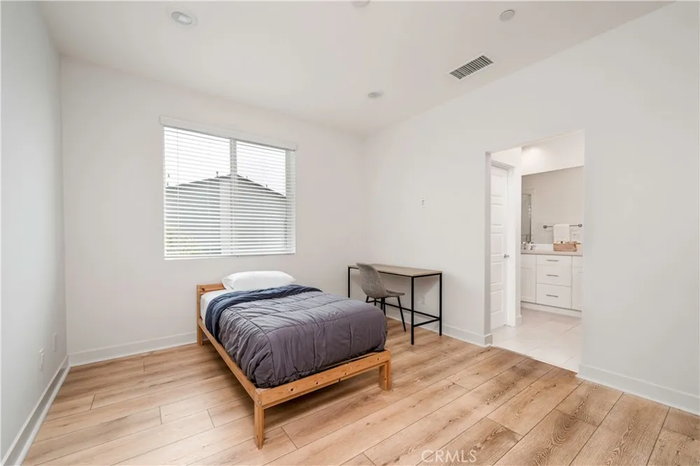 1065 Sage Gardena, CA 90247