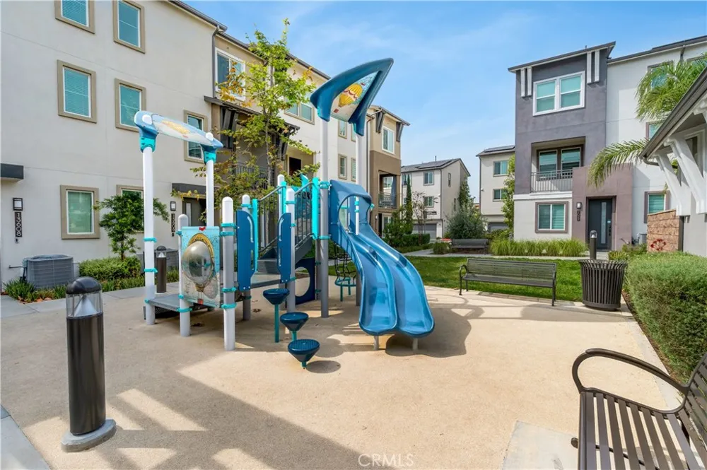 1065 Sage Gardena, CA 90247