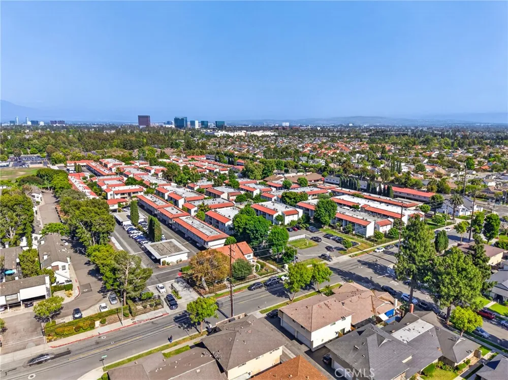 2521 W Sunflower #D 3 Santa Ana, CA 92704