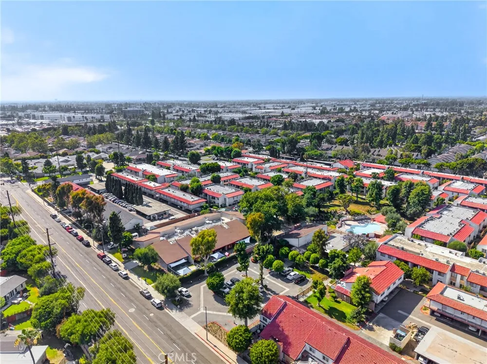 2521 W Sunflower #D 3 Santa Ana, CA 92704