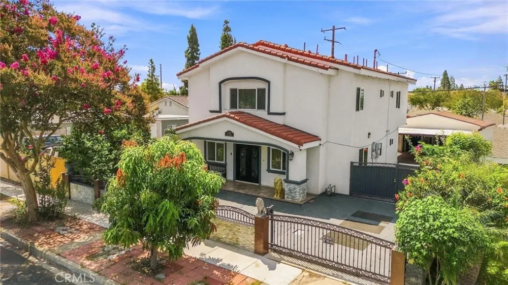 12122 207th Lakewood, CA 90715