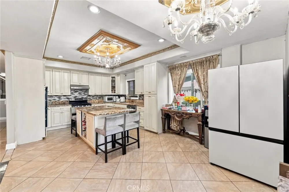 12122 207th Lakewood, CA 90715