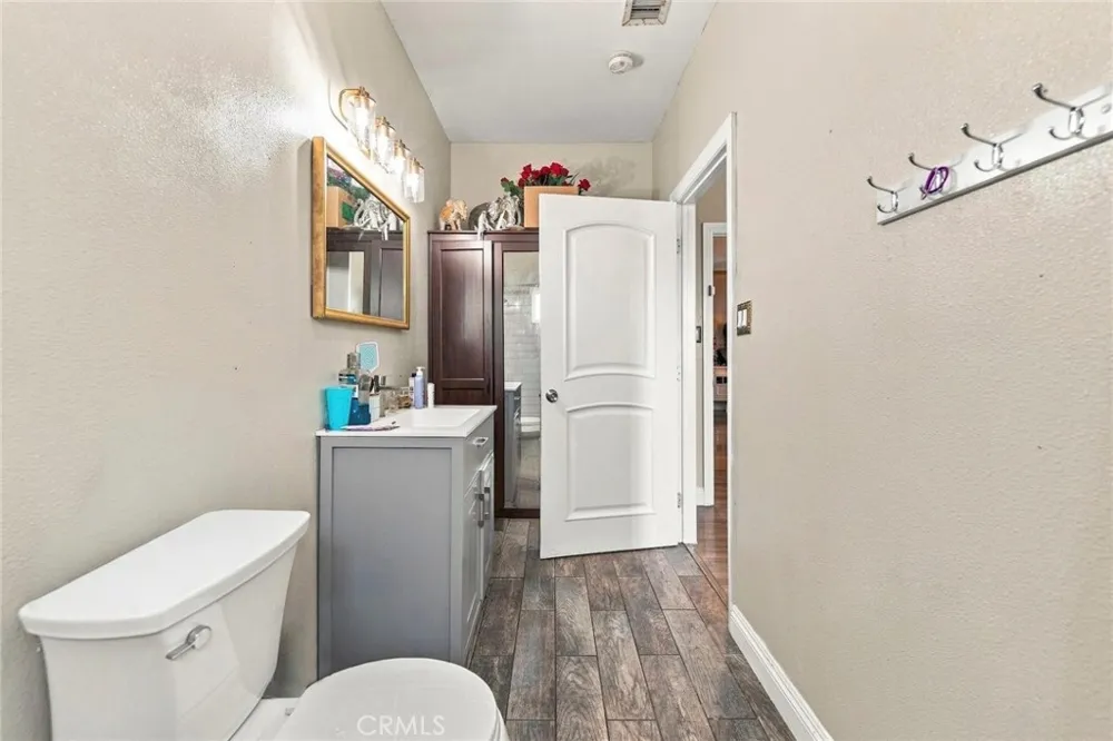12122 207th Lakewood, CA 90715